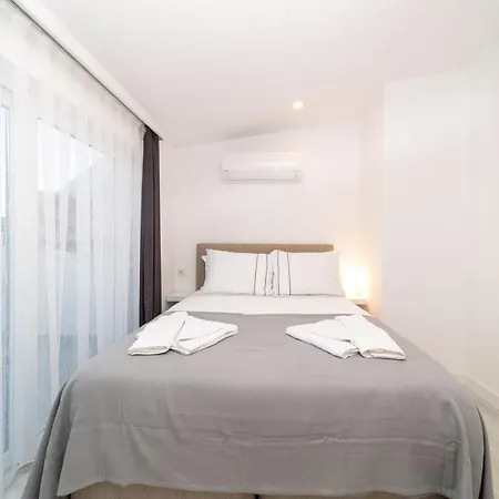 Central Flat With Terrace And View In Muratpasa Apartment